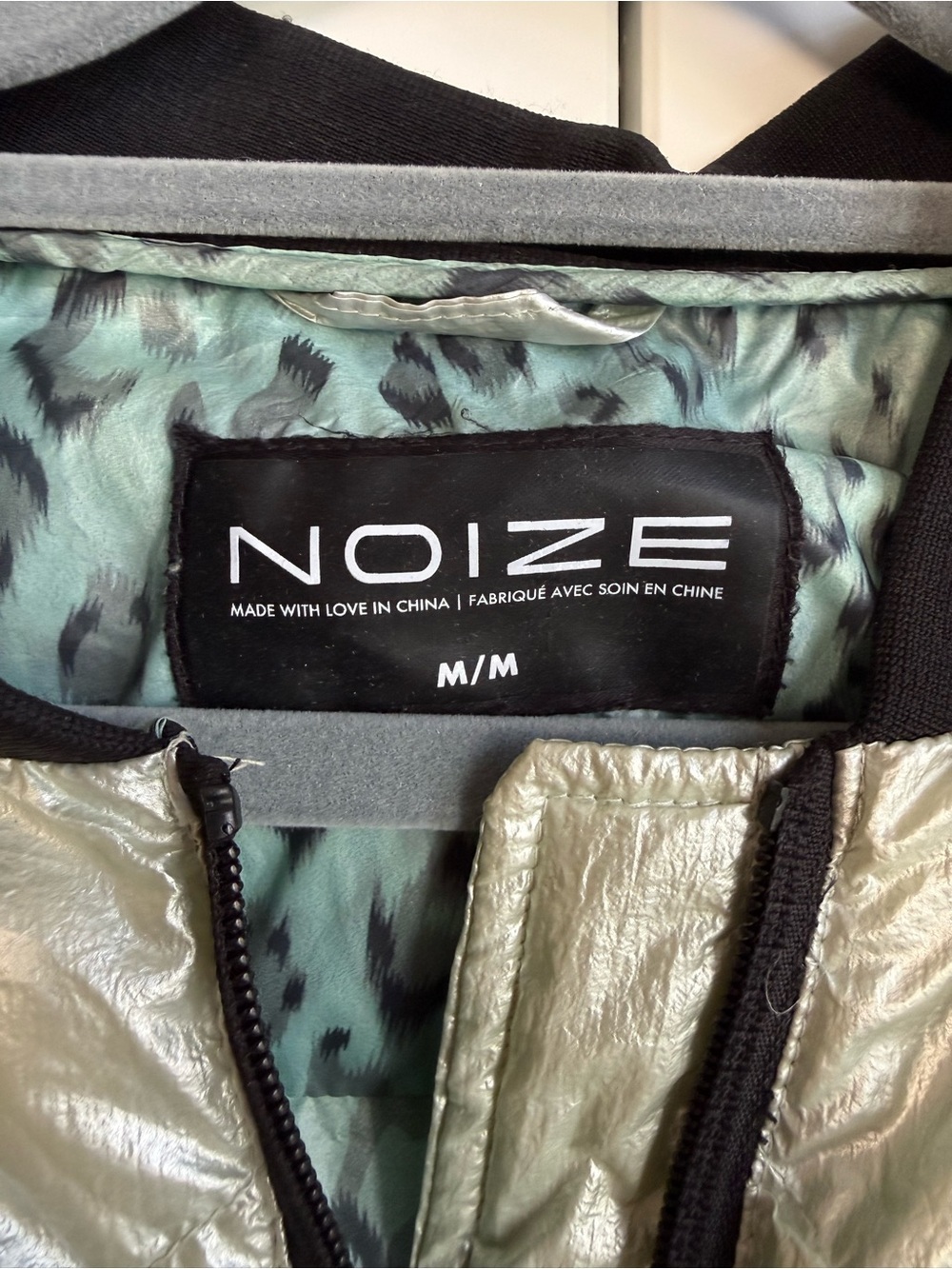 NOIZE Iridescent Metallic Puffer Bomber Jacket - Size M - Picture 6 of 8